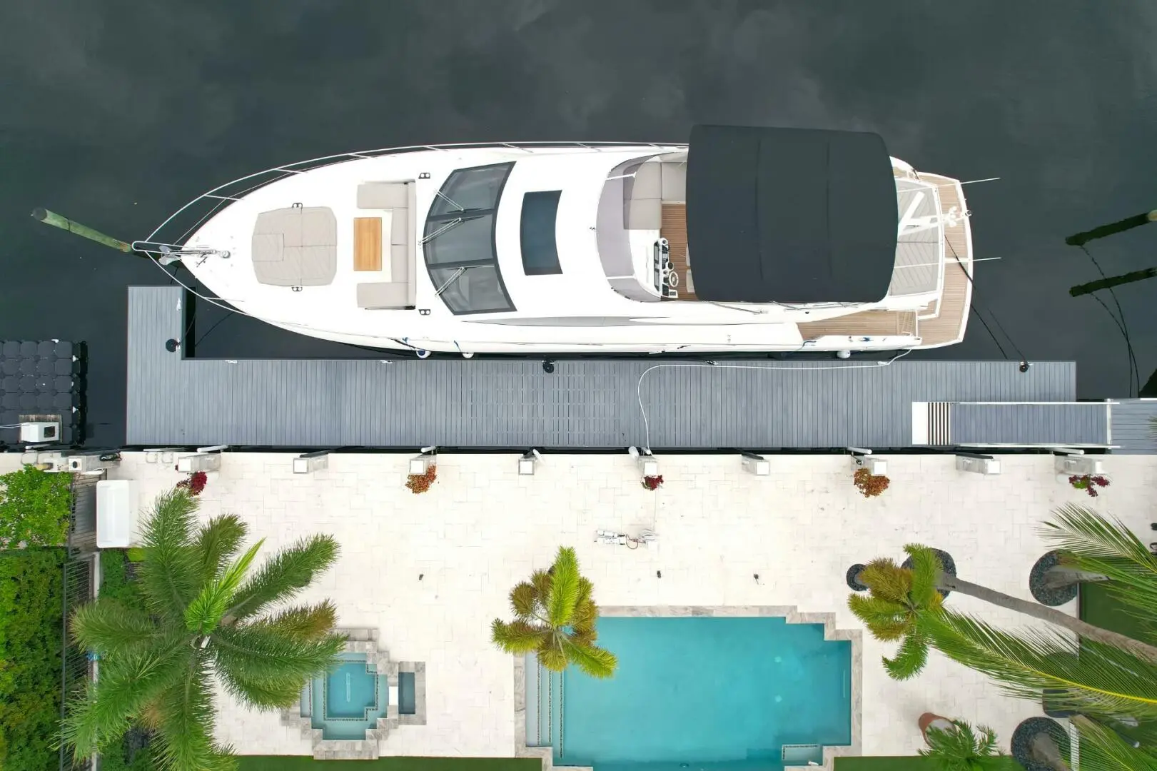 2022 Sunseeker 74 sport yacht