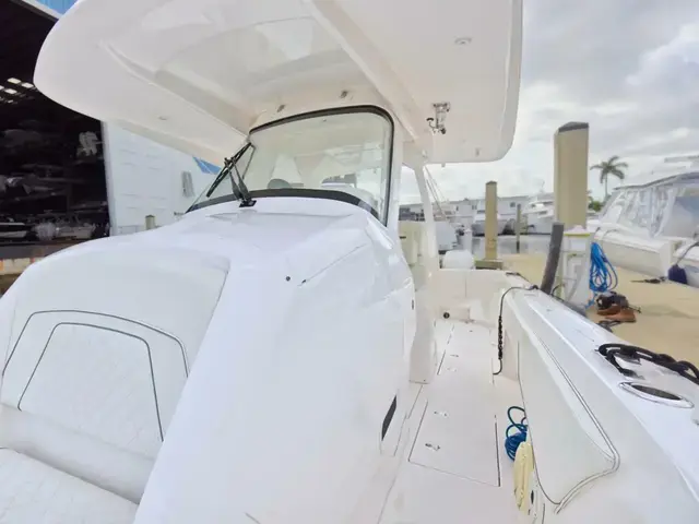 Intrepid Boats 375 Nomad SE