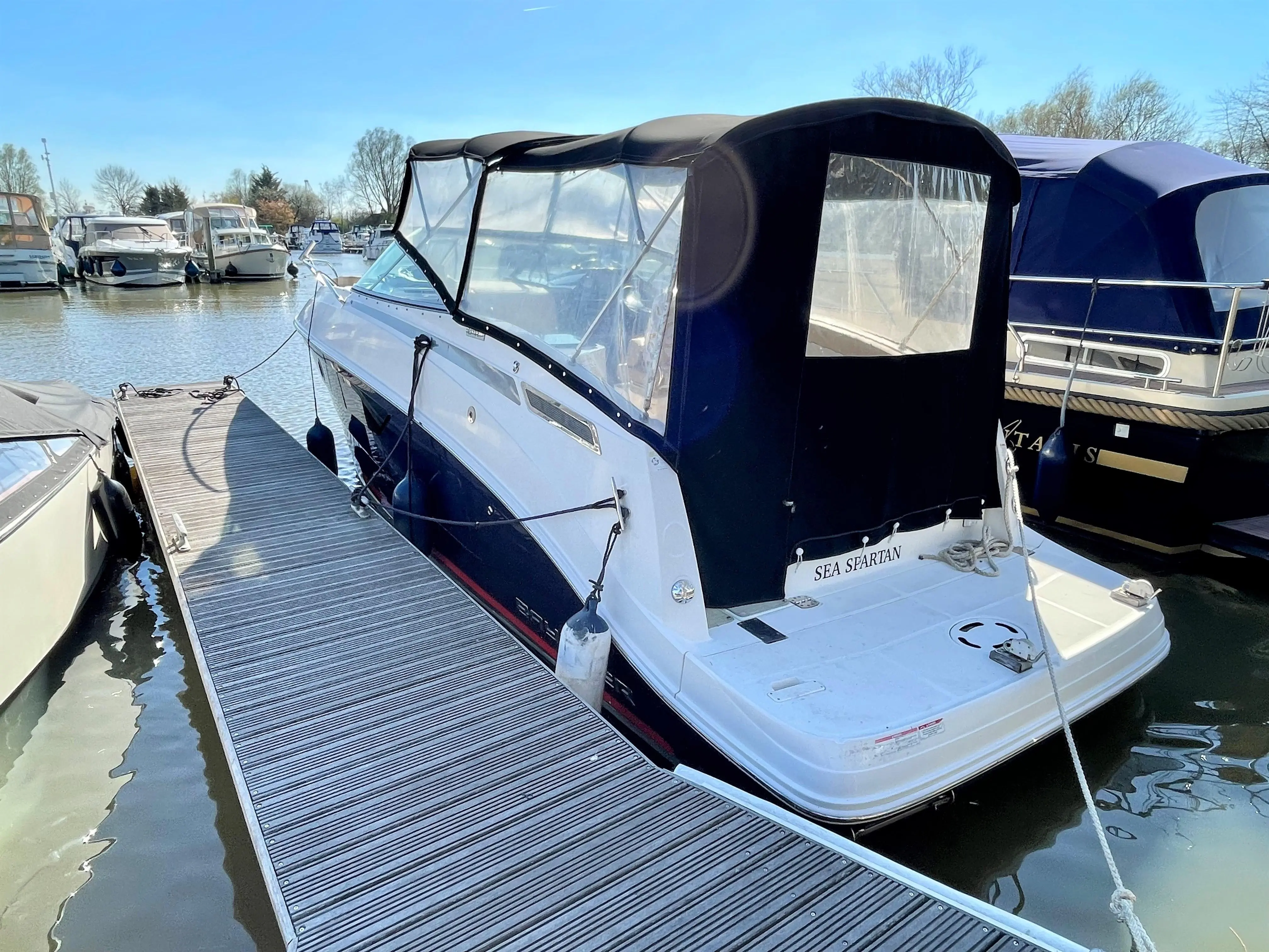 2016 Bayliner 842