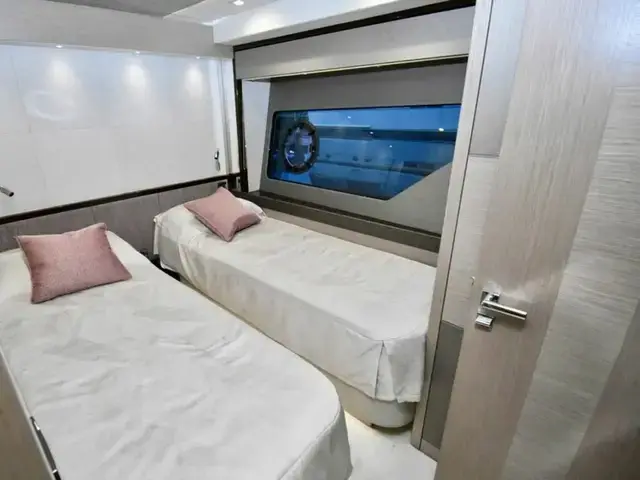 Sunseeker Sport Yacht 75