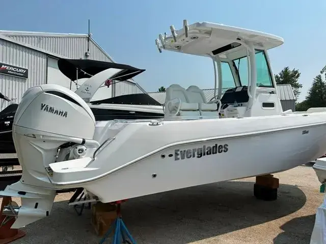 Everglades Boats 235 CC