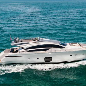 2017 Pershing 82'