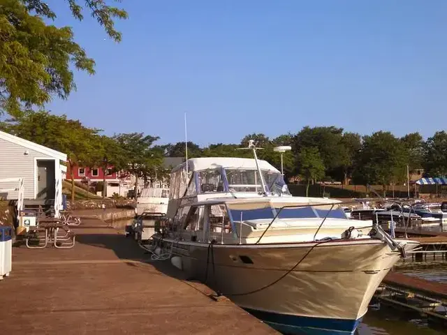 Chris Craft 42 Commander