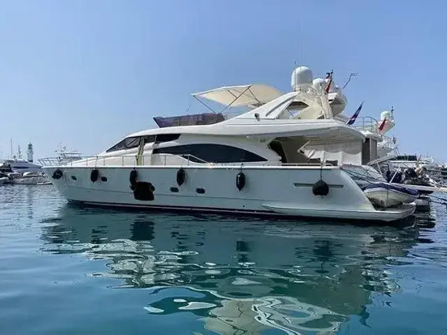 Ferretti Yachts 700