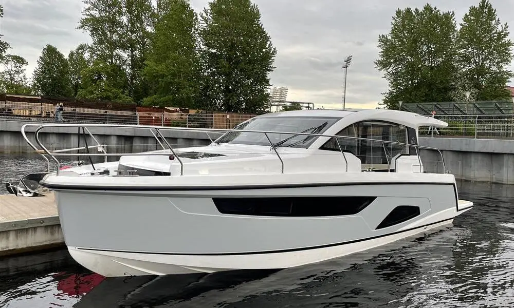 2022 Sealine c335