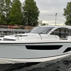 2022 Sealine C335