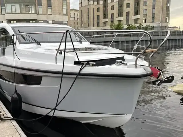 Sealine C 335v