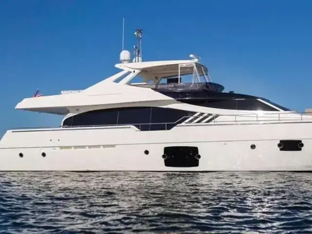 Ferretti Yachts 870