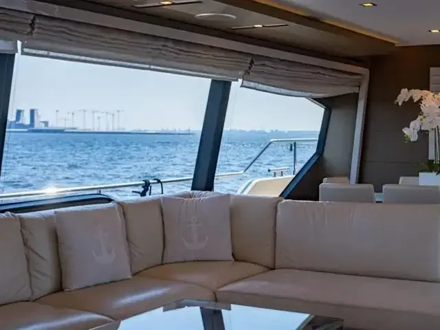 Ferretti Yachts 870