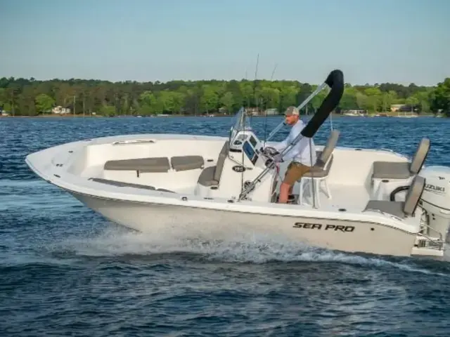 Sea Pro 202 Center Console