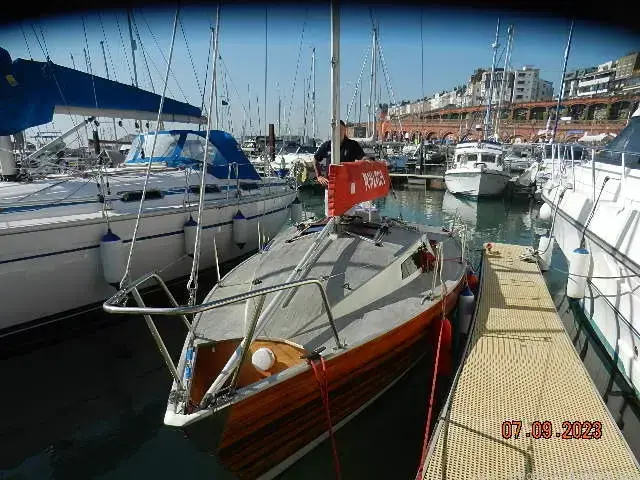 Classic Yacht Mullins Monarch 23