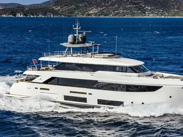 Custom Line Navetta 33 Crescendo