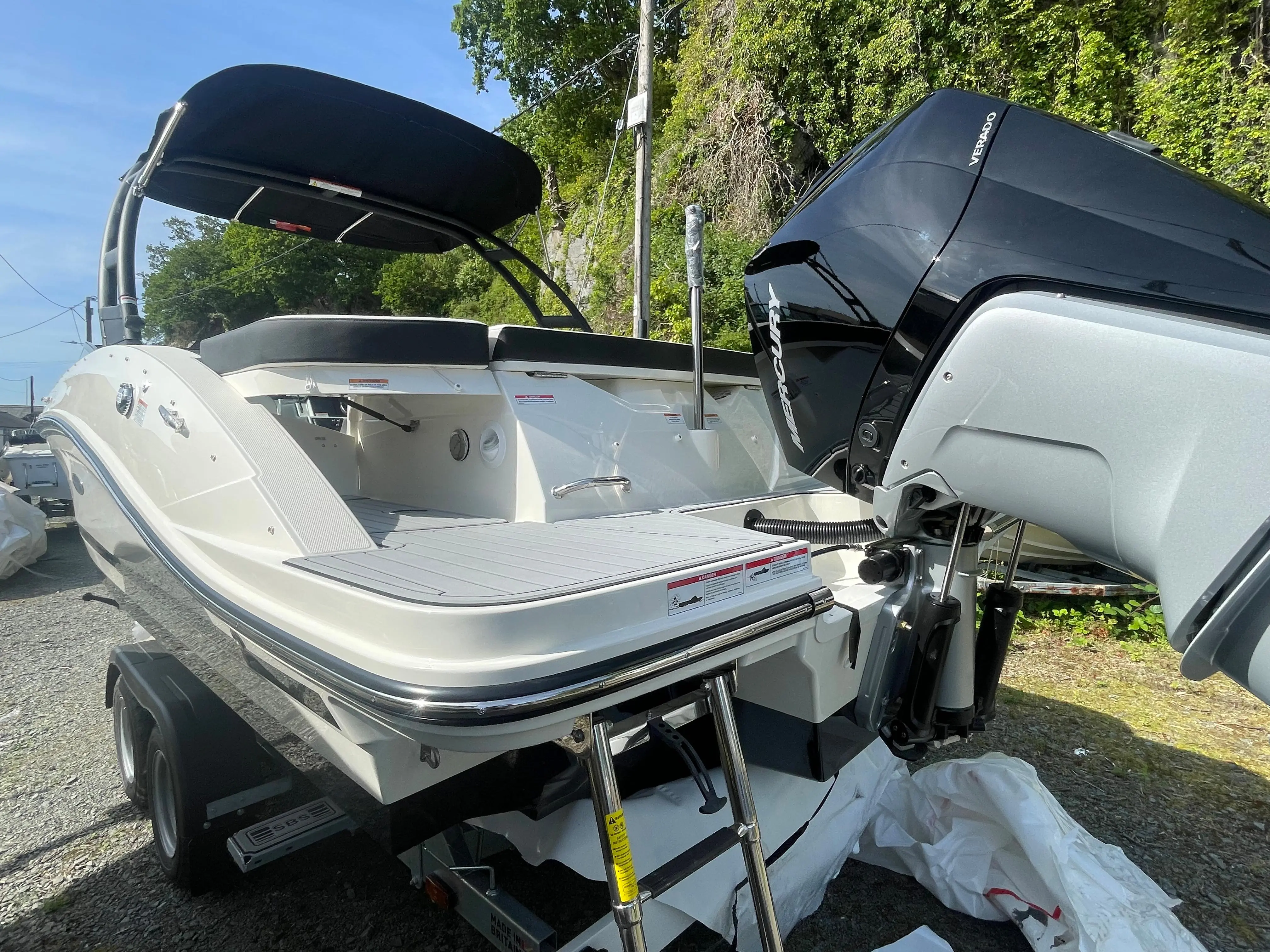 2023 Sea Ray 230 spx outboard