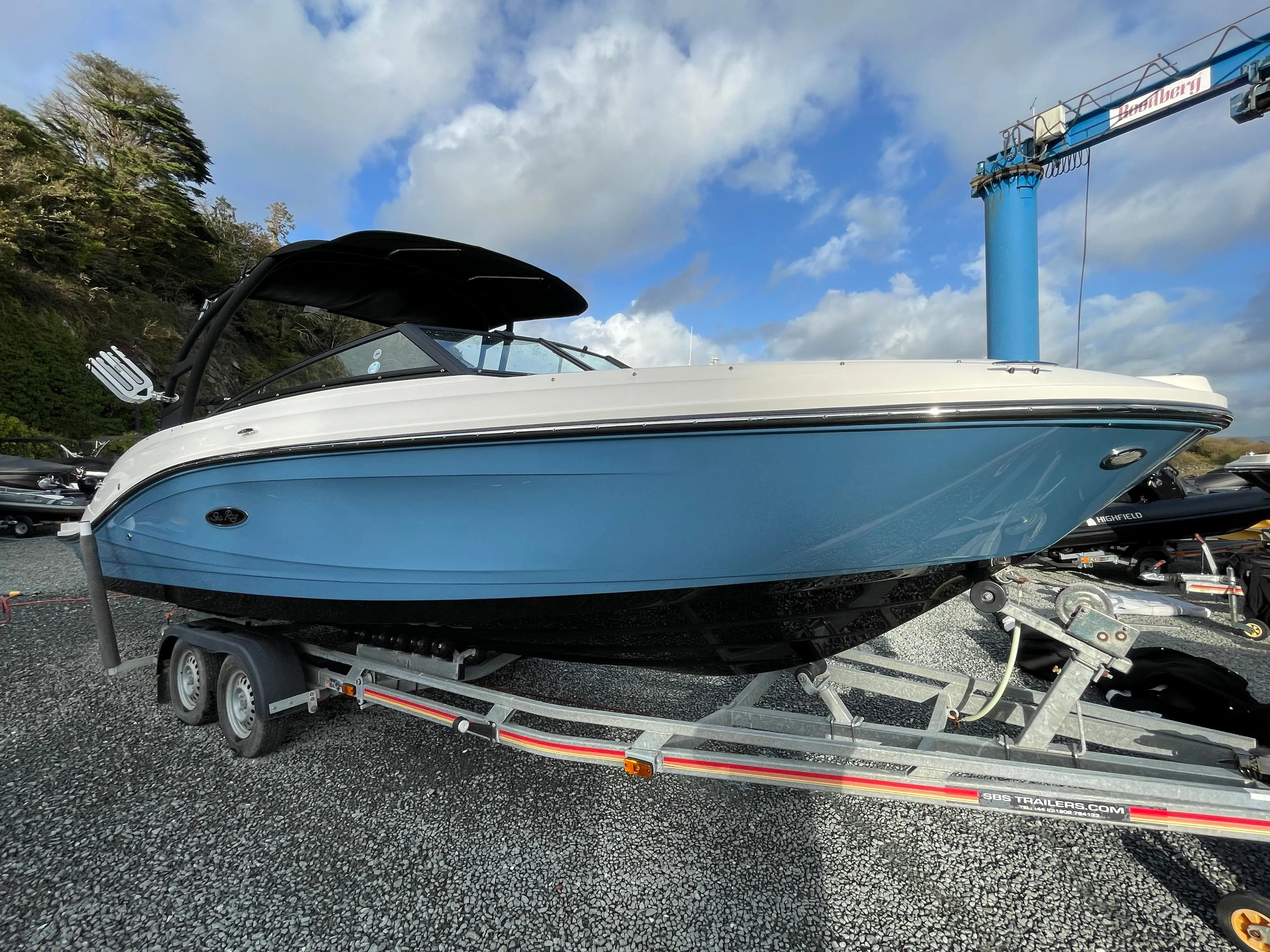 2020 Sea Ray 230 spx