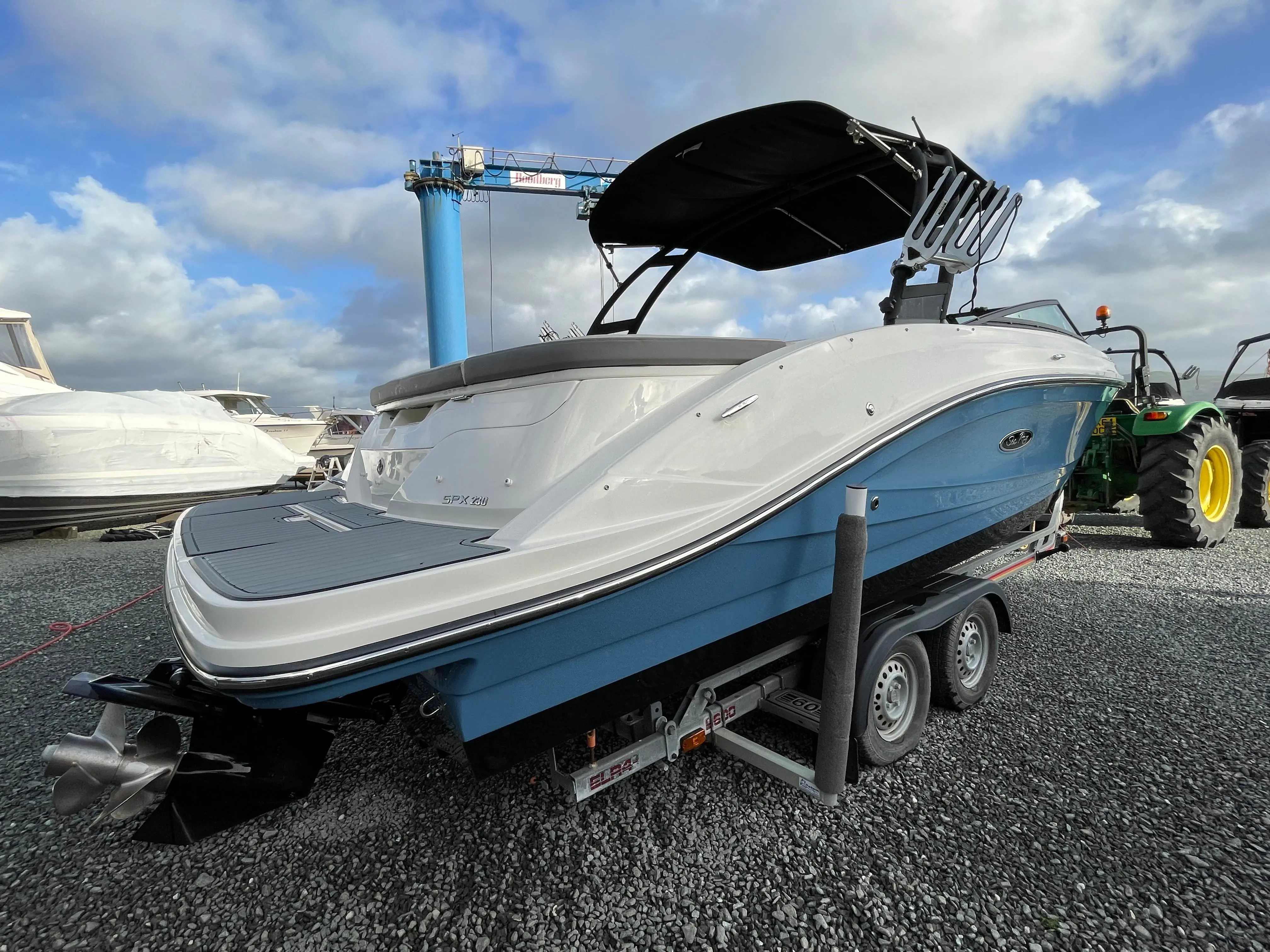 2020 Sea Ray 230 spx