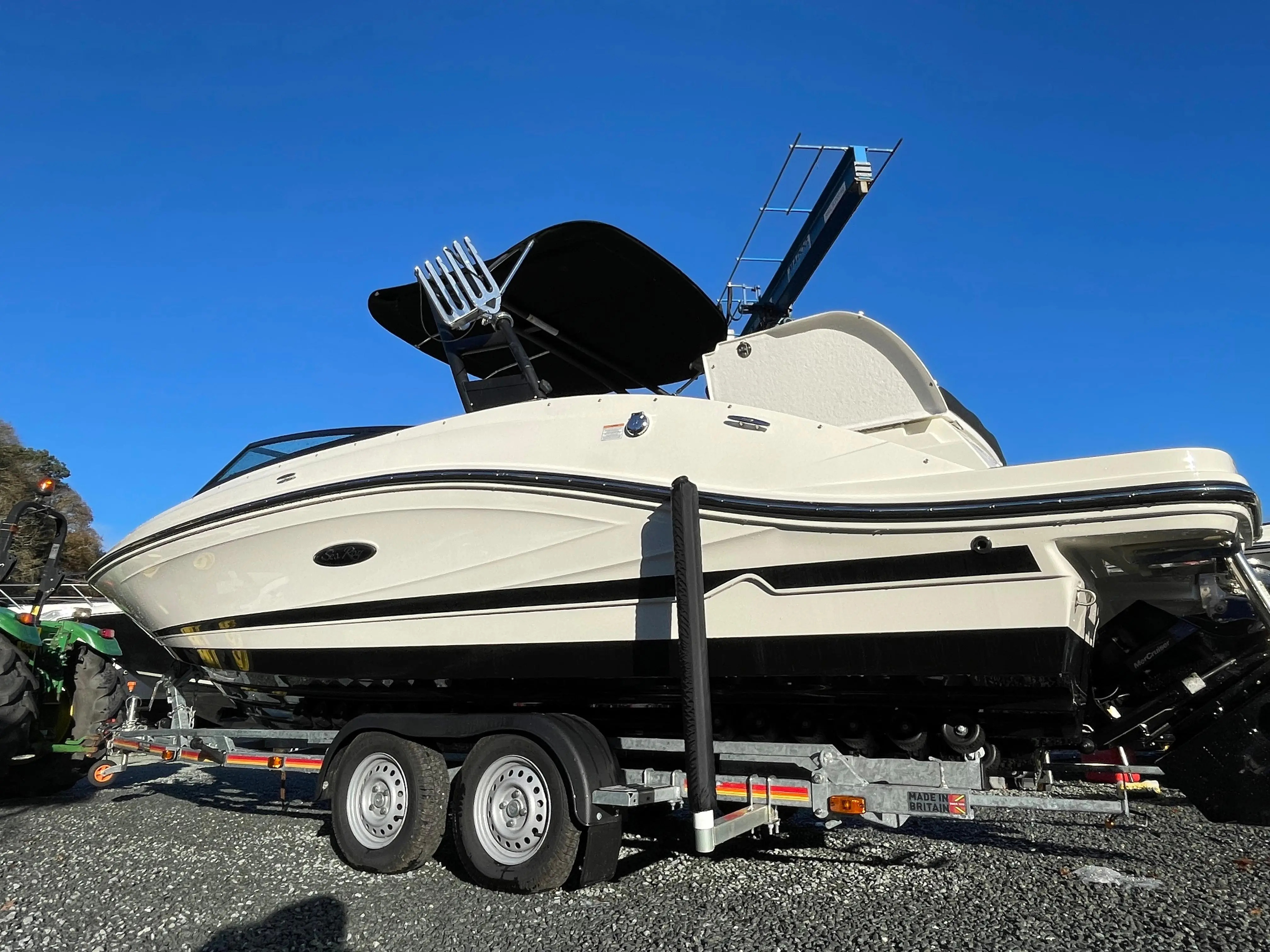 2023 Sea Ray 230 spx