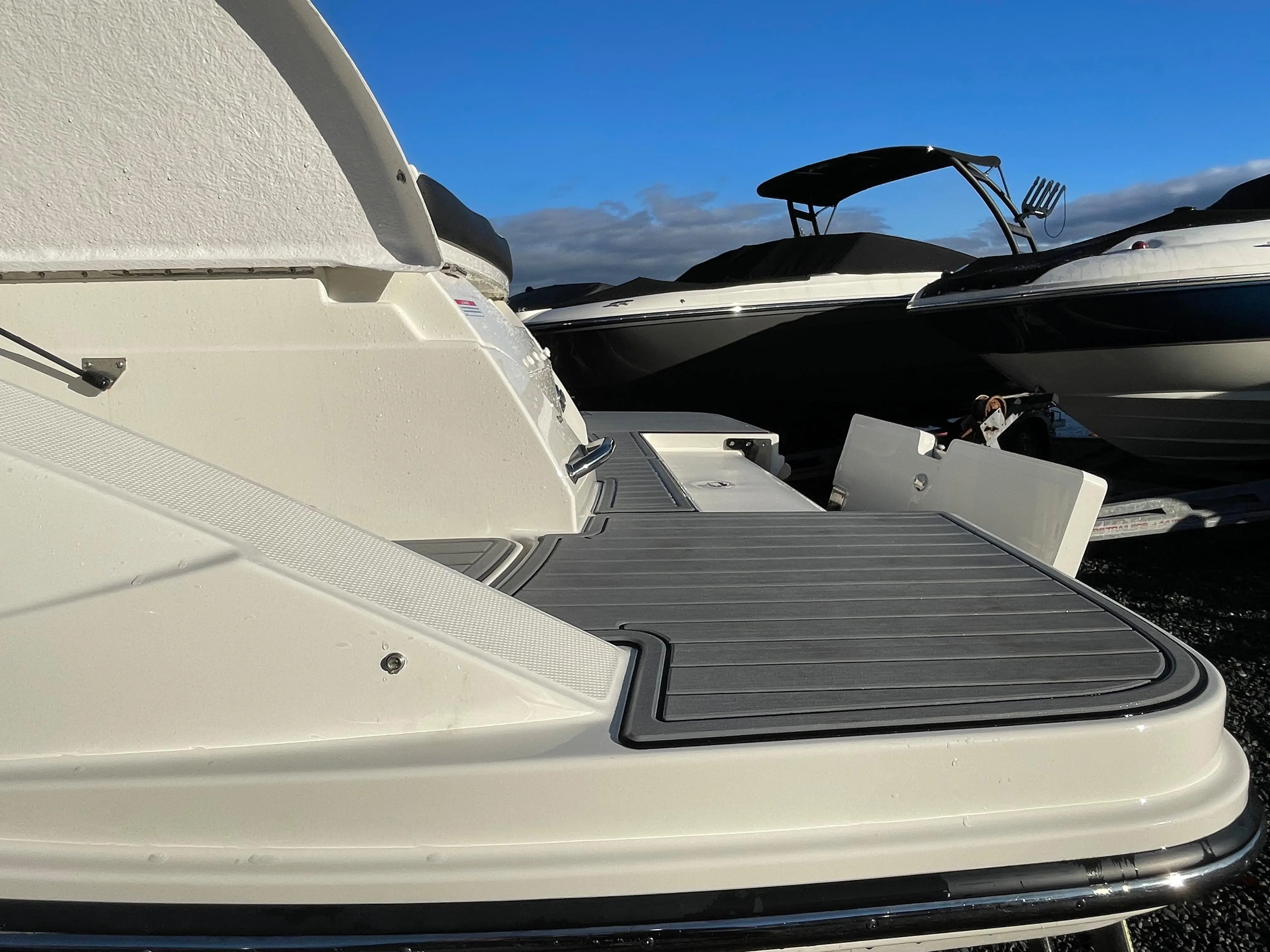 2023 Sea Ray 230 spx