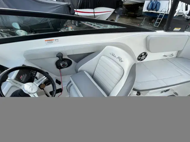 Sea Ray 230 Spx