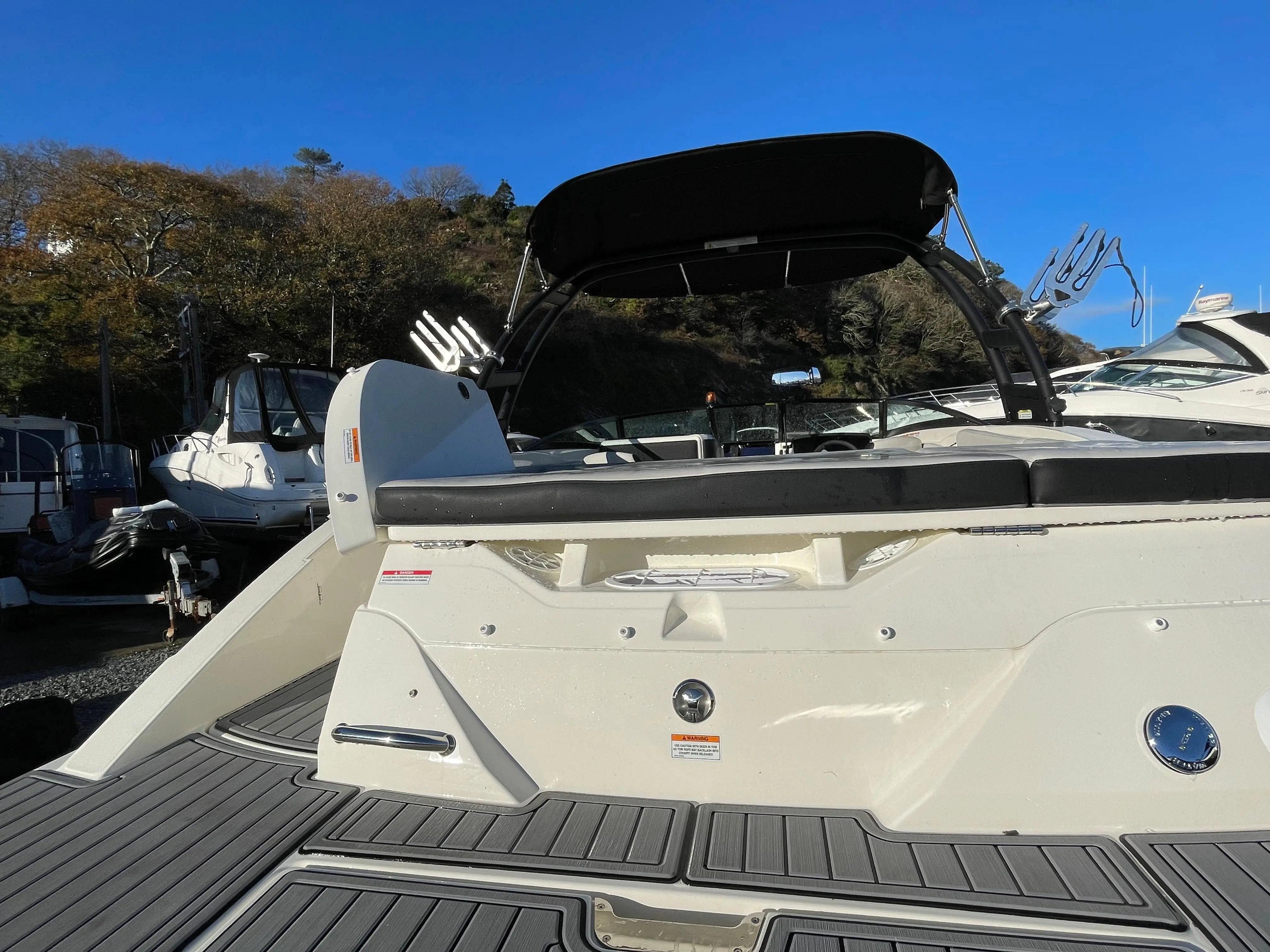 2023 Sea Ray 230 spx