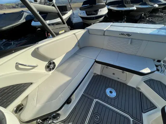 Sea Ray 230 Spx