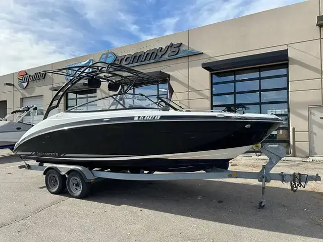 Yamaha Boats 242 Limited S