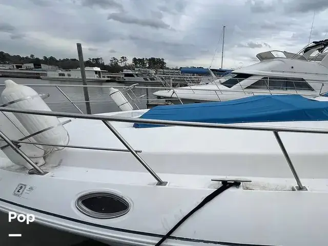 Cruisers Yachts 4270