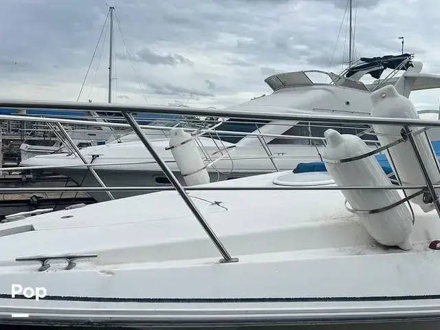 Cruisers Yachts 4270