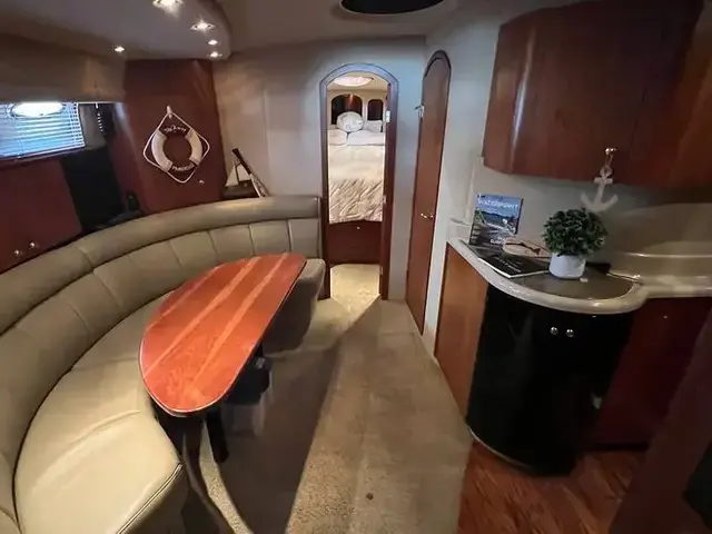 Cruisers Yachts 4270