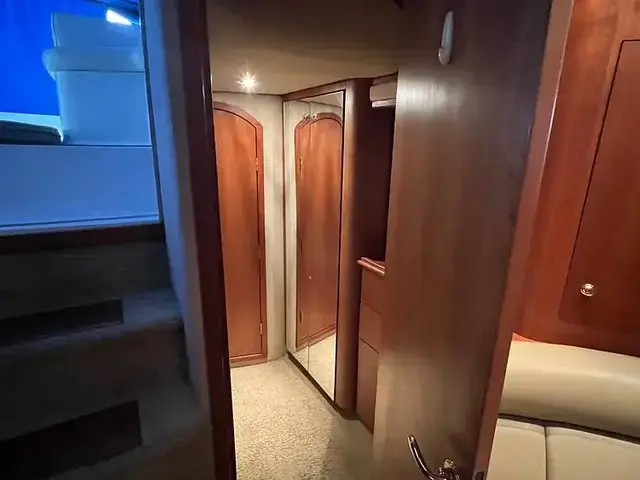 Cruisers Yachts 4270