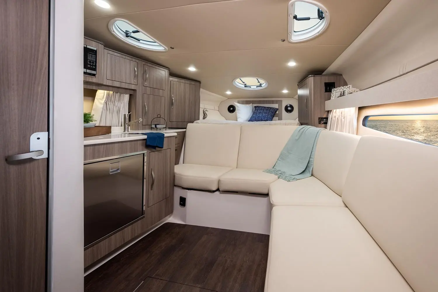 2019 Regal 33 express