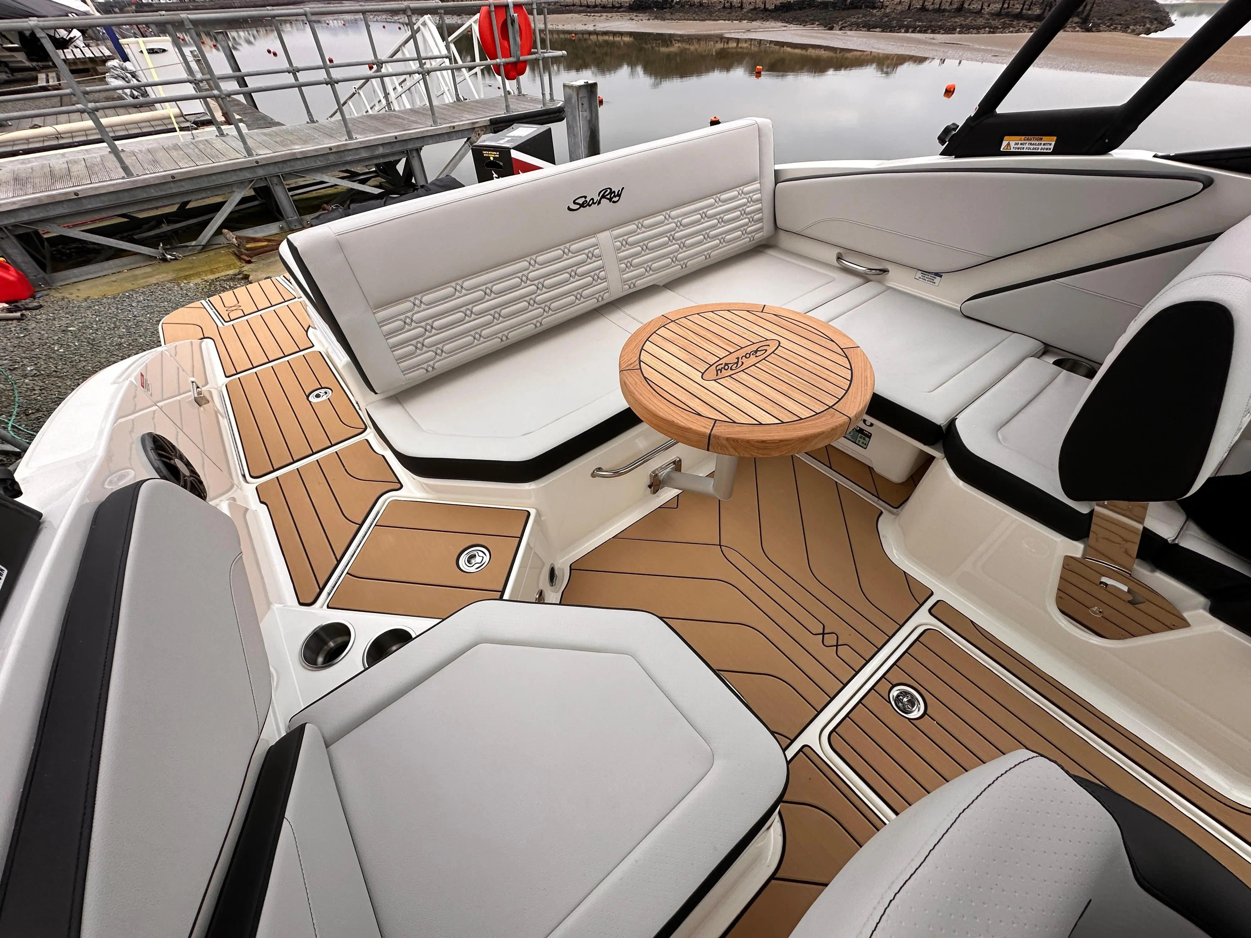 2024 Sea Ray 210 spx