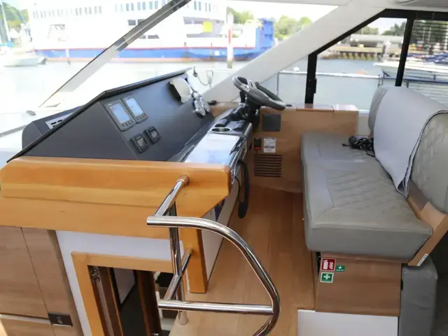 Sealine F 42