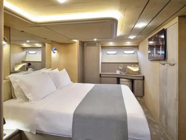 Ferretti Yachts 680