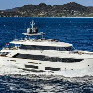 2022 Custom Line Navetta 33