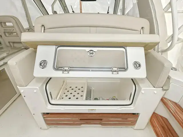 Boston Whaler 380 Realm