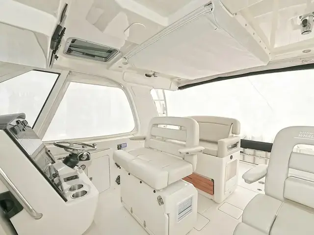 Boston Whaler 380 Realm