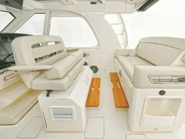 Boston Whaler 380 Realm