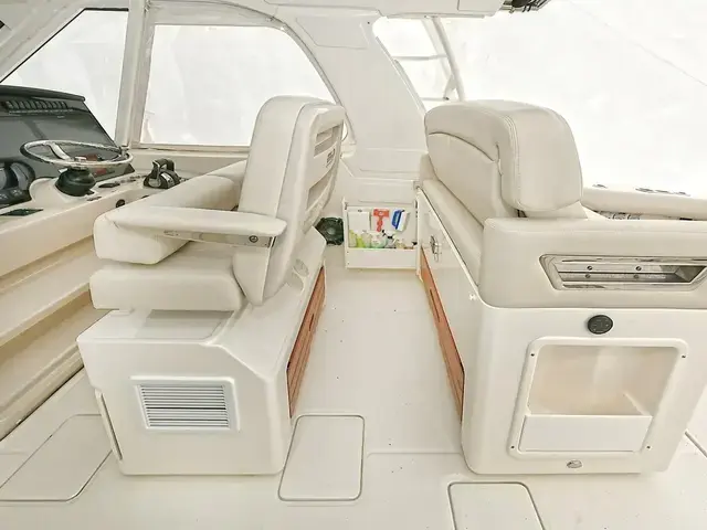 Boston Whaler 380 Realm