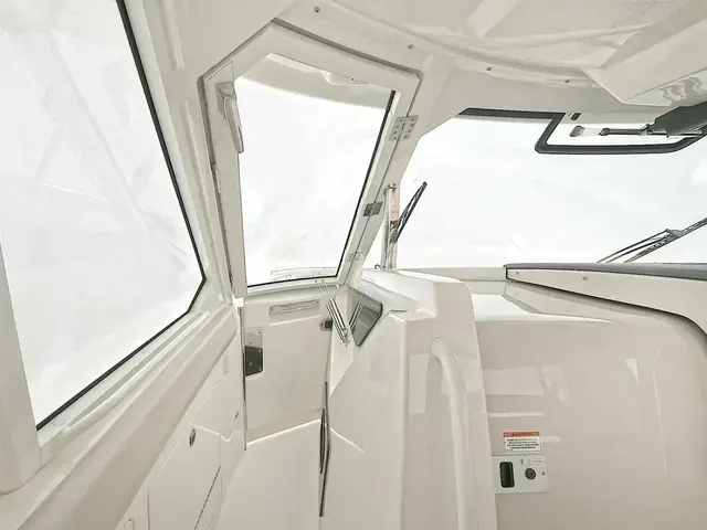 Boston Whaler 380 Realm