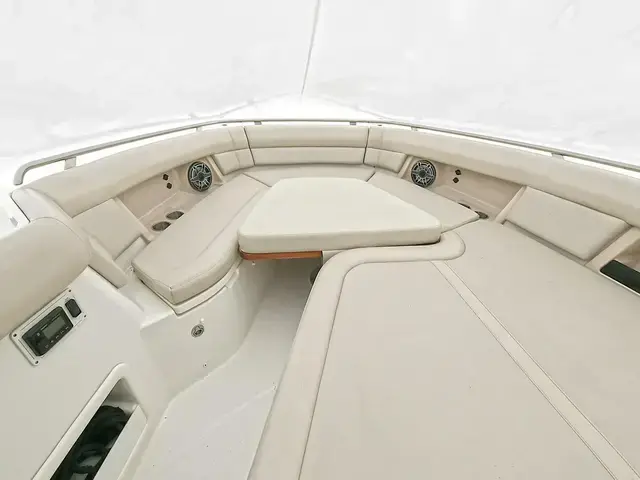 Boston Whaler 380 Realm