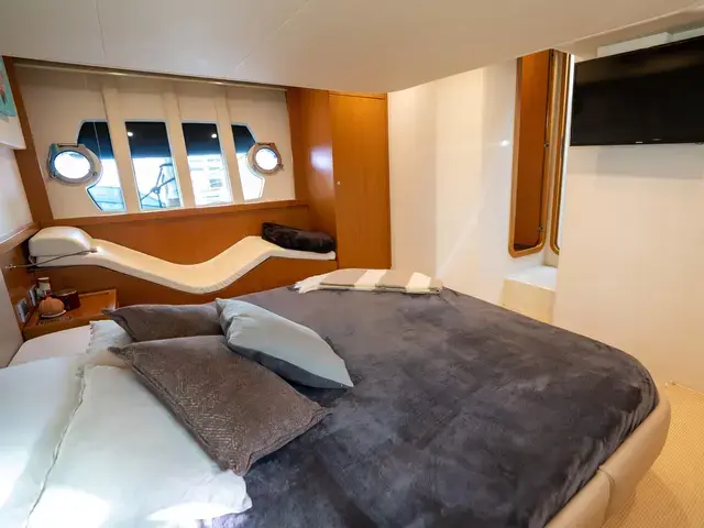 Ferretti Yachts 53