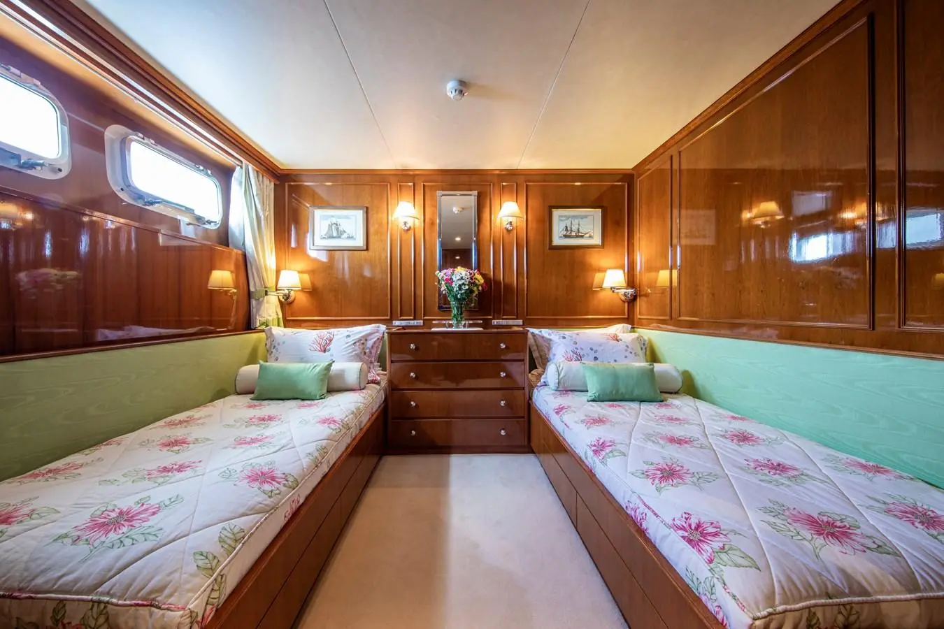 1982 Feadship 125'