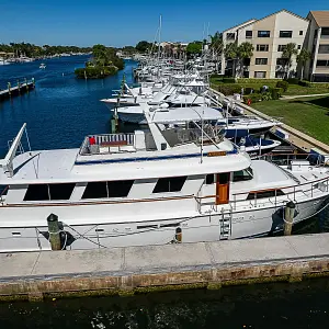 1987 Hatteras 68'