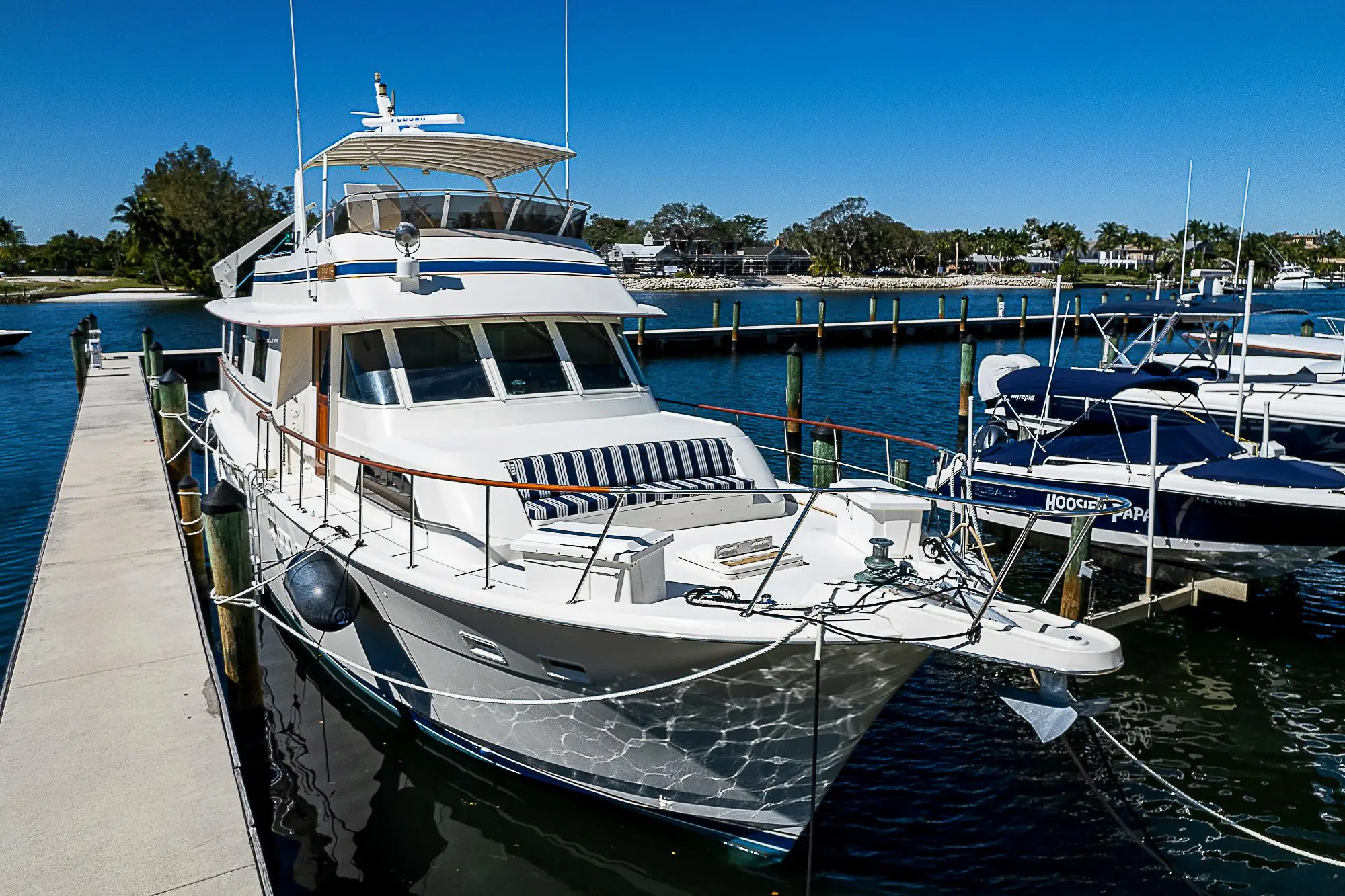 1987 Hatteras 68'