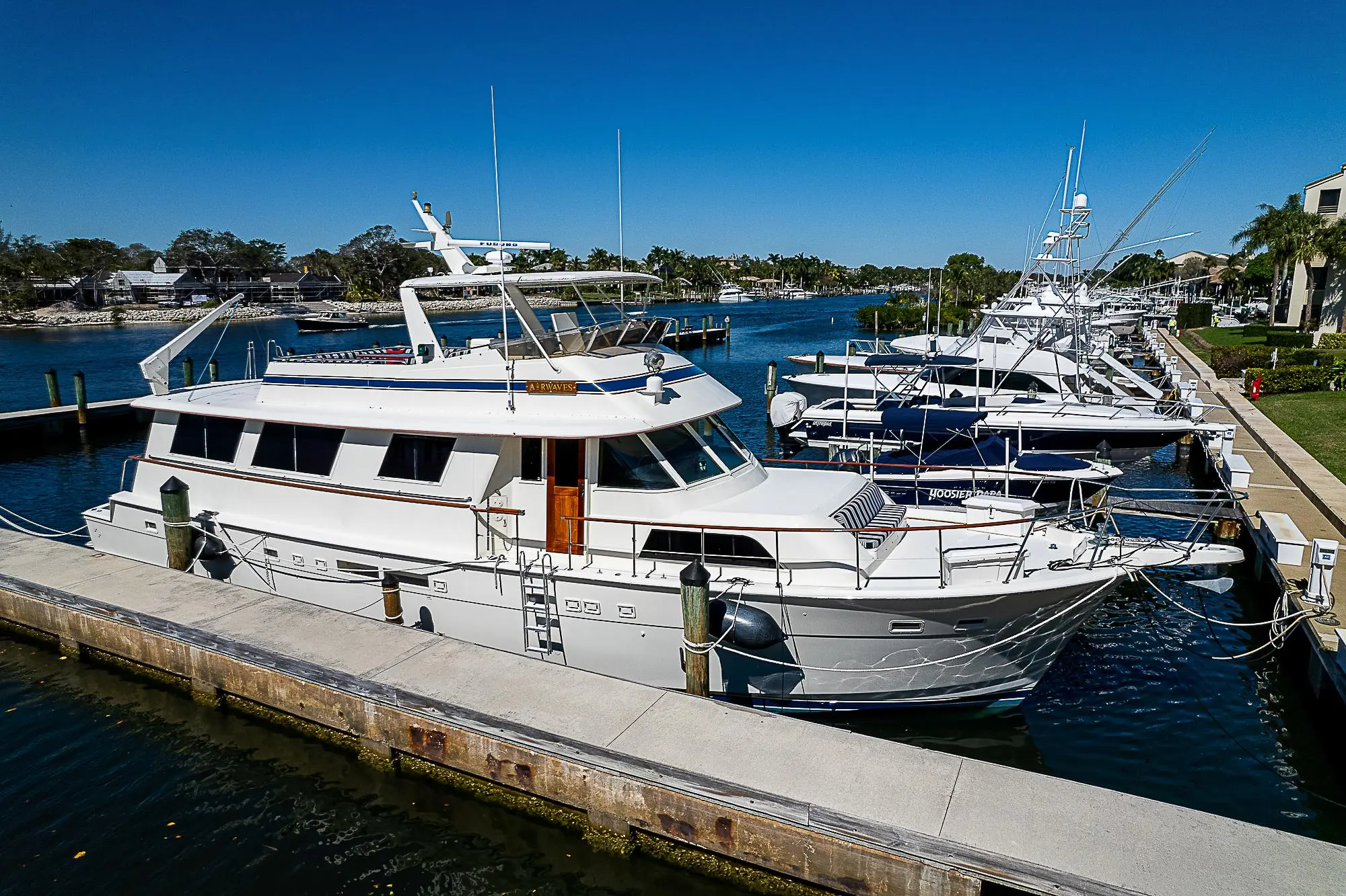 1987 Hatteras 68'