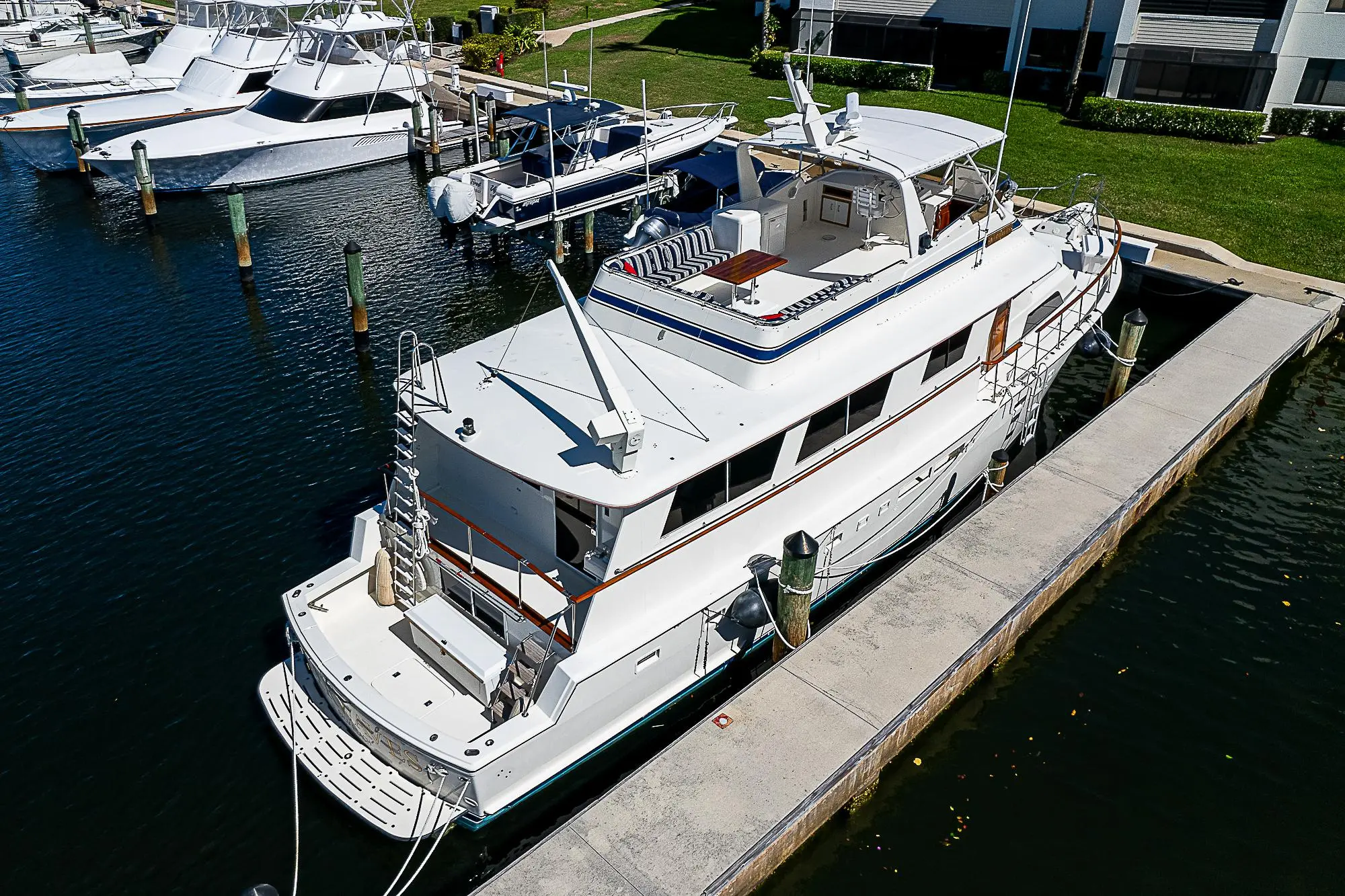 1987 Hatteras 68'