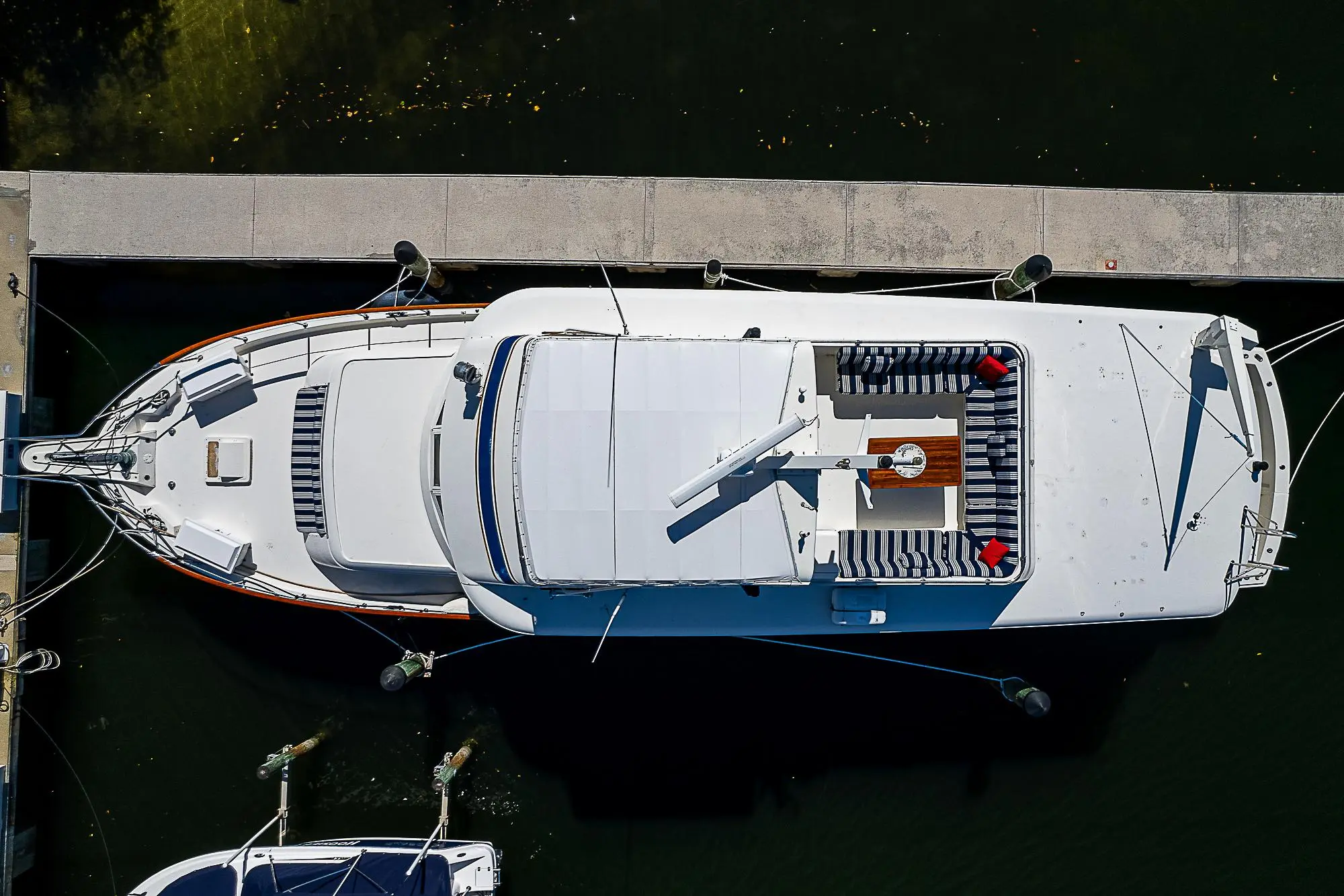 1987 Hatteras 68'