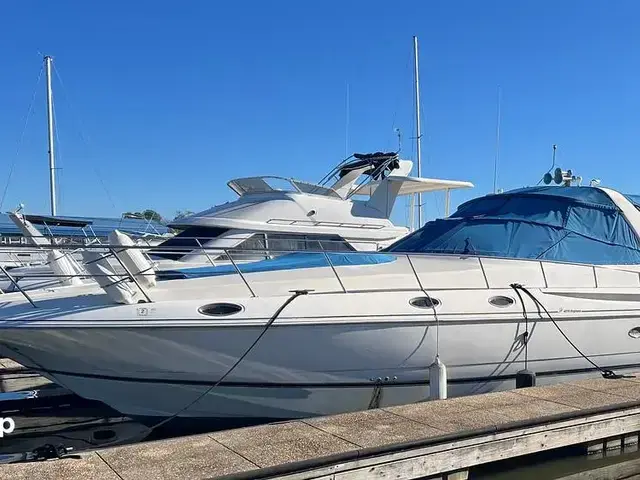 Cruisers Yachts 4270