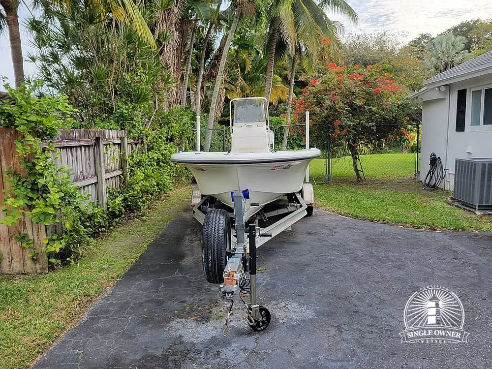 2009 Mako 1901 tunnel inshore