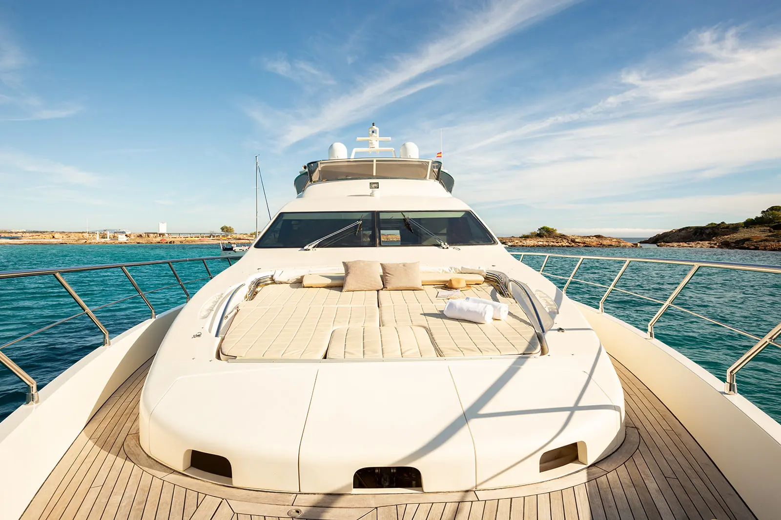 2008 Azimut 75 flybridge, first launched 2013, fin stabilized